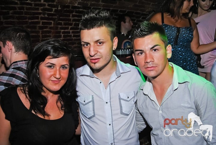 Non-Stop Party în Club Escape, 