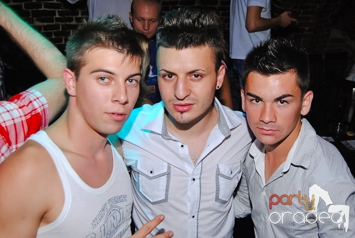 Non-Stop Party în Club Escape, 