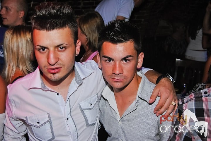 Non-Stop Party în Club Escape, 