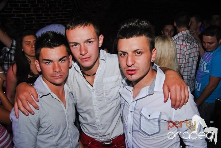 Non-Stop Party în Club Escape, 