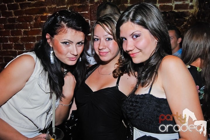 Non-Stop Party în Club Escape, 