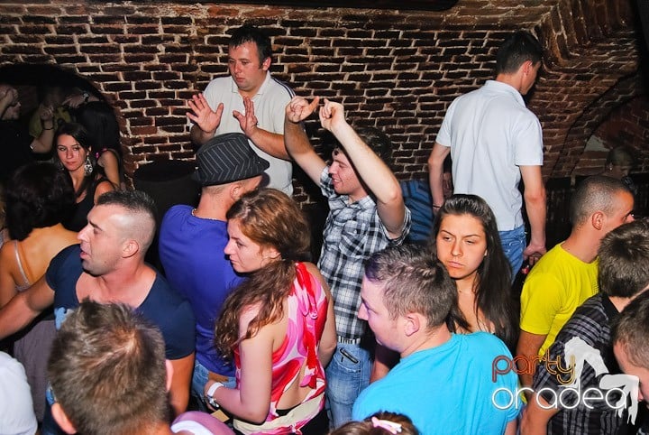 Non-Stop Party în Club Escape, 