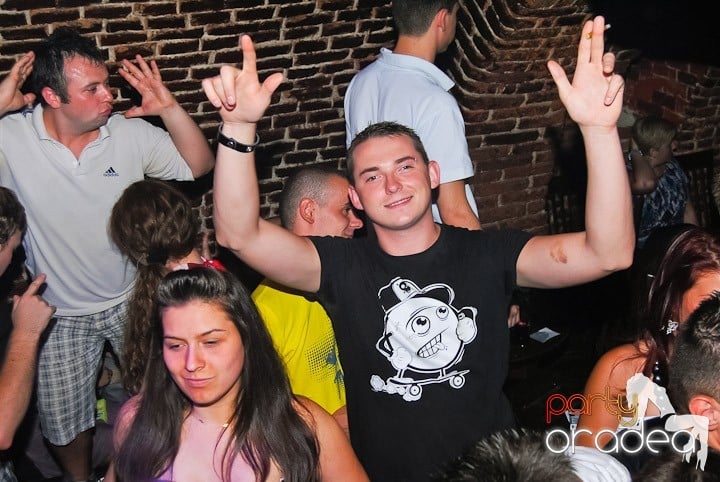 Non-Stop Party în Club Escape, 