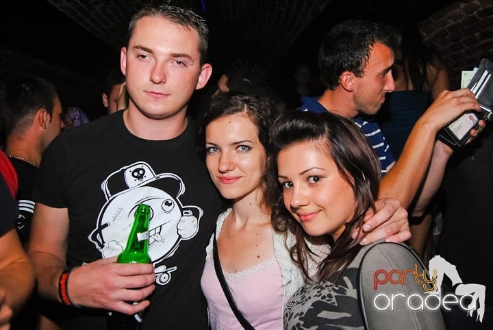 Non-Stop Party în Club Escape, 