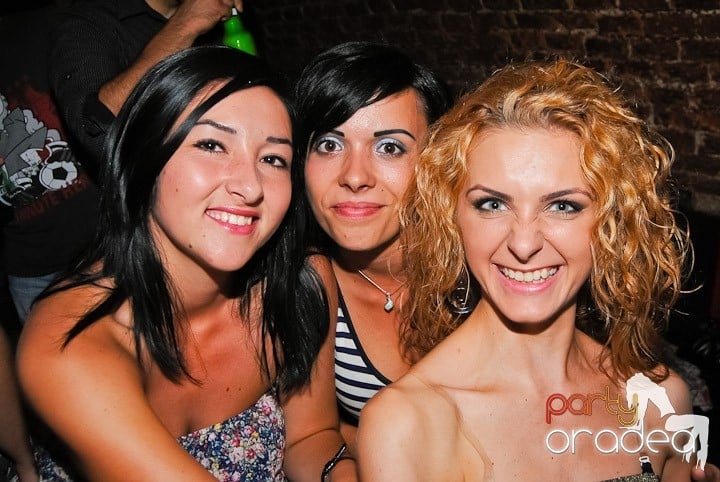 Non-Stop Party în Club Escape, 