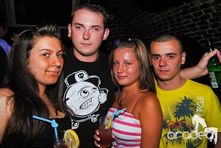 Non-Stop Party în Club Escape, 