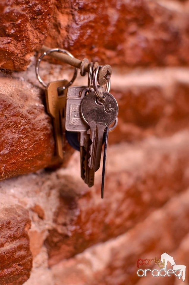 O nouă petrecere în Club Escape, 