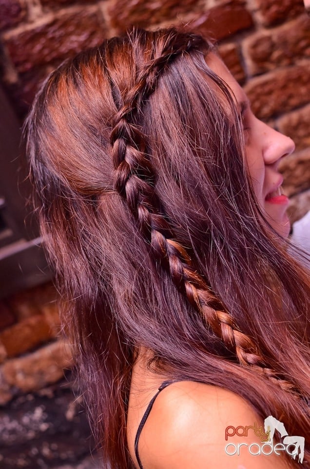 O nouă petrecere în Club Escape, 