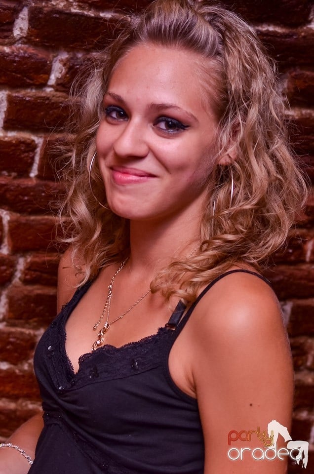 O nouă petrecere în Club Escape, 