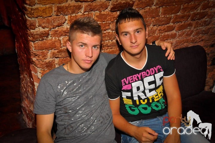 O nouă petrecere în Escape, 