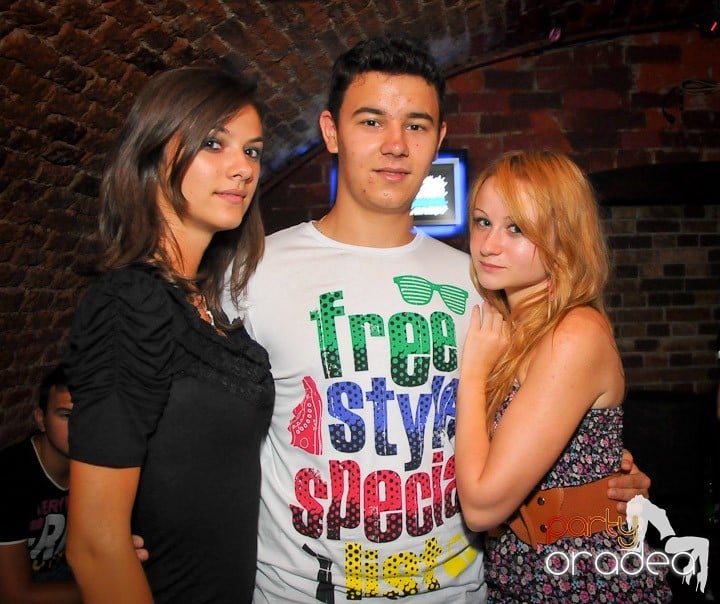 O nouă petrecere în Escape, 