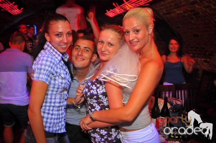 O nouă petrecere în Escape, 