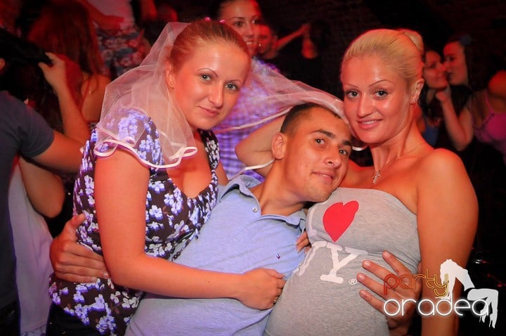 O nouă petrecere în Escape, 