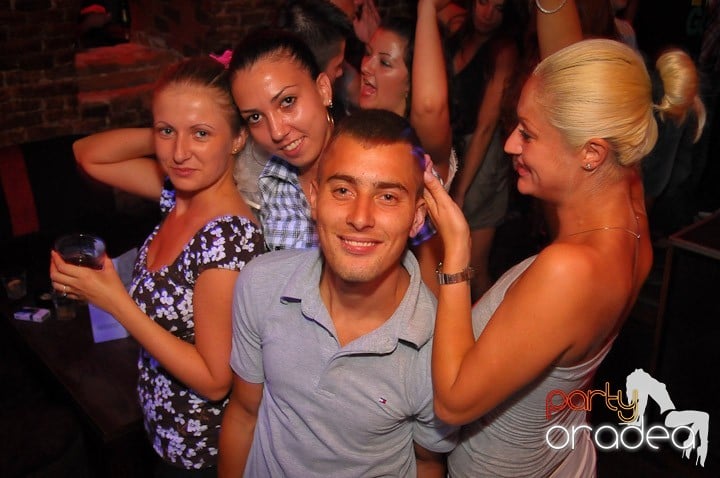 O nouă petrecere în Escape, 