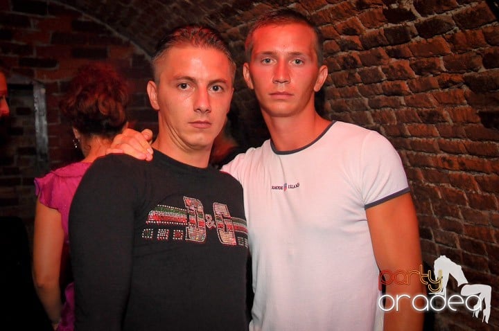 O nouă petrecere în Escape, 