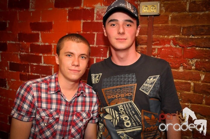 O nouă petrecere în Escape, 