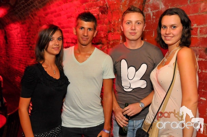 O nouă petrecere în Escape, 