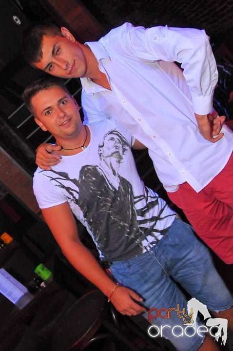 O nouă petrecere în Escape, 