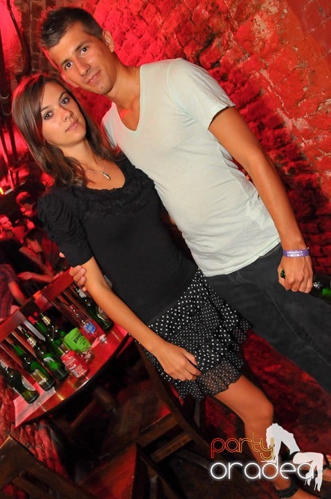 O nouă petrecere în Escape, 