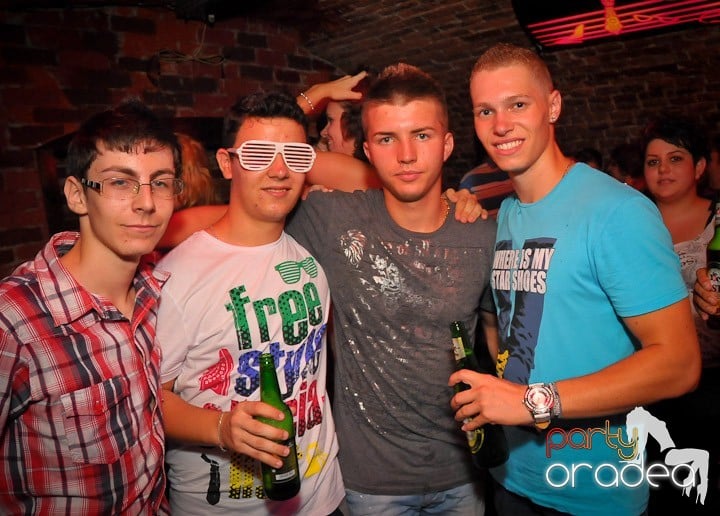 O nouă petrecere în Escape, 