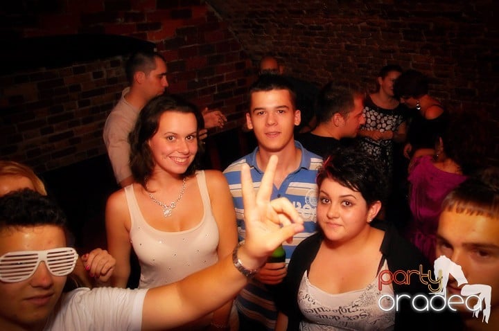 O nouă petrecere în Escape, 