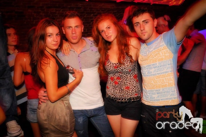 O nouă petrecere în Escape, 