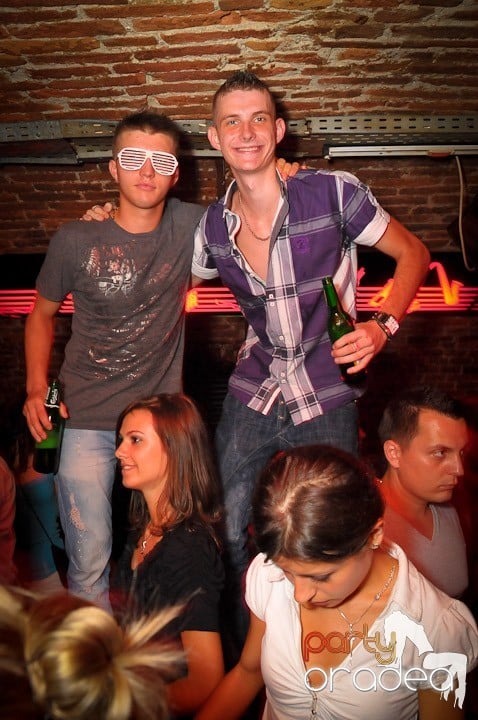 O nouă petrecere în Escape, 