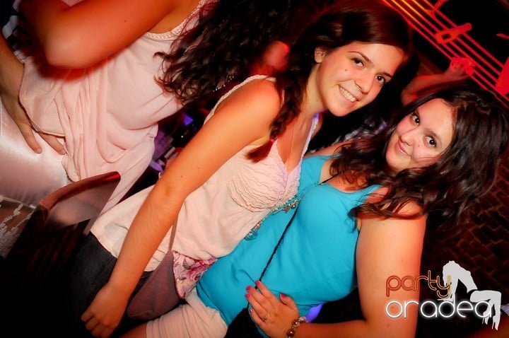 O nouă petrecere în Escape, 