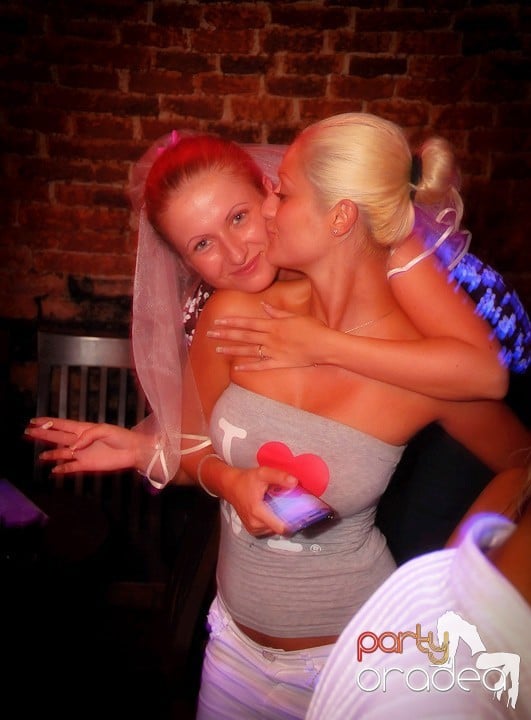 O nouă petrecere în Escape, 