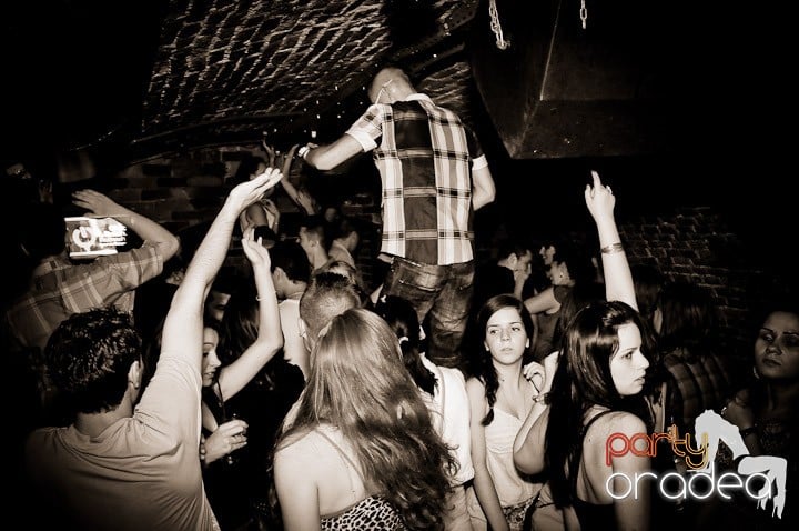 O nouă petrecere în Escape, 