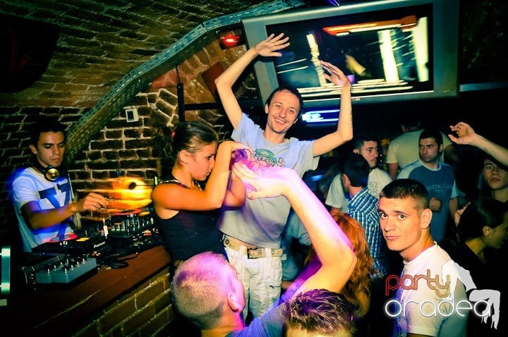 O nouă petrecere în Escape, 