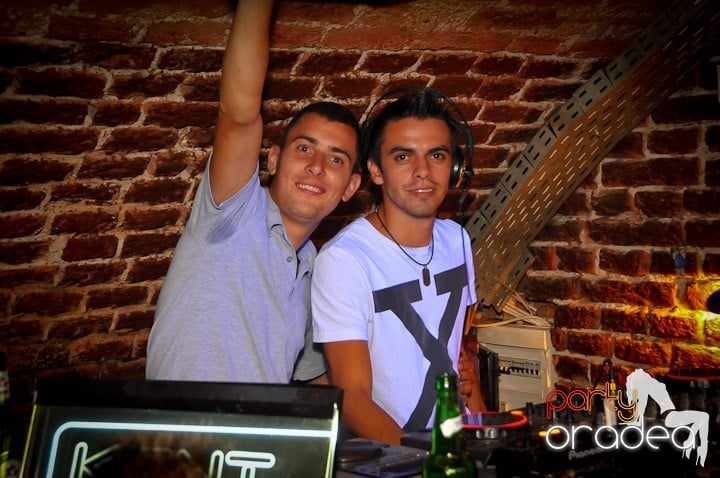 O nouă petrecere în Escape, 