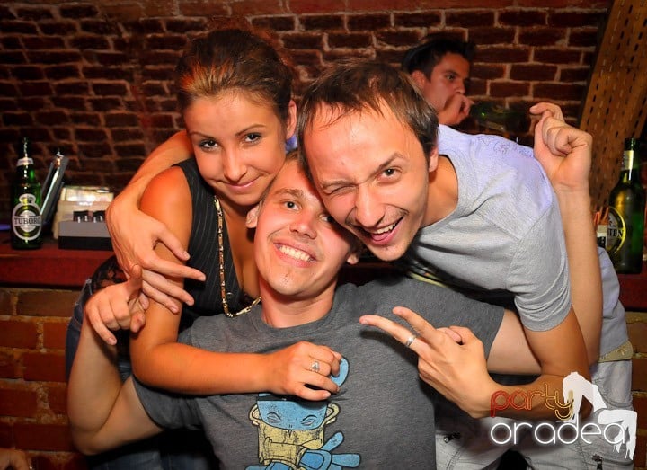 O nouă petrecere în Escape, 