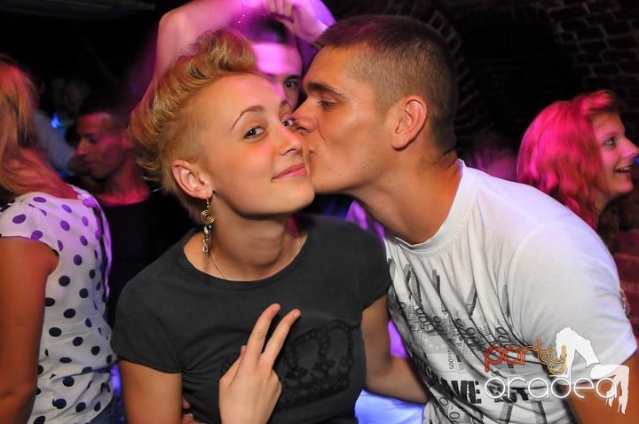 O nouă petrecere în Escape, 