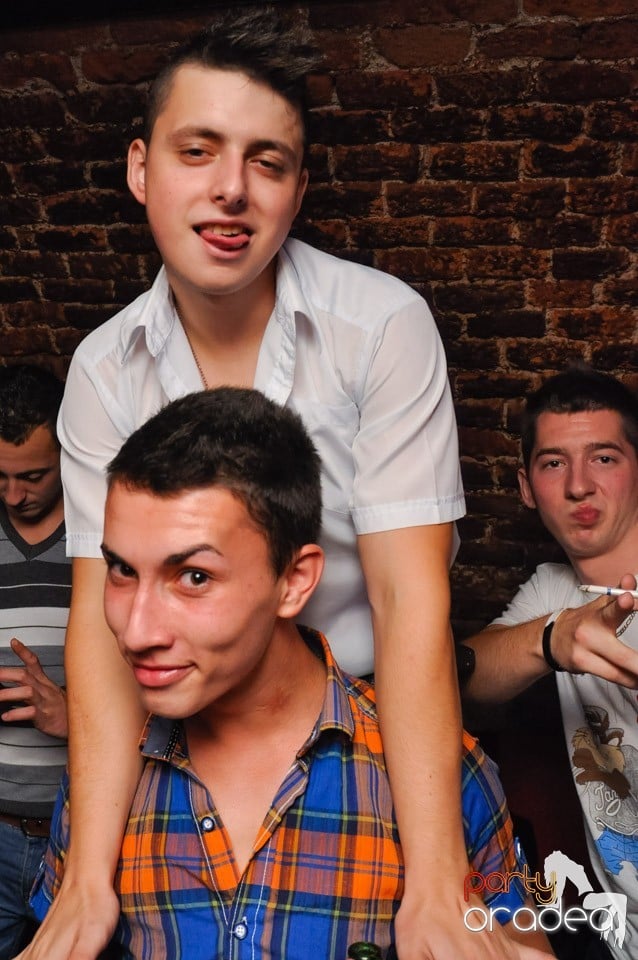 O nouă petrecere studenţească tip NMD,