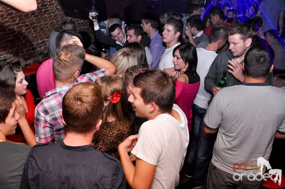 O nouă petrecere studenţească tip NMD,