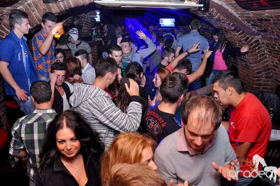 O nouă petrecere studenţească tip NMD,