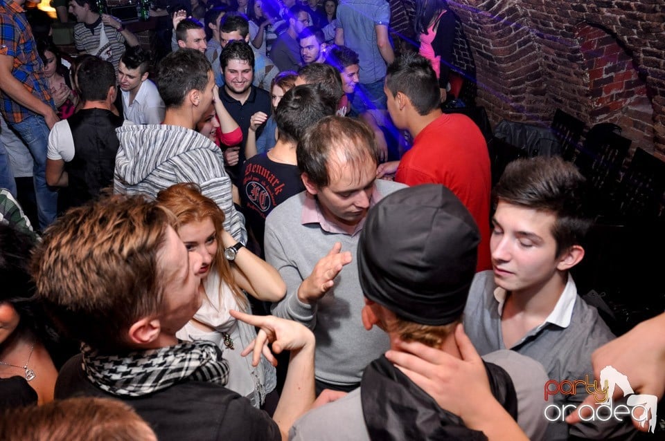 O nouă petrecere studenţească tip NMD,