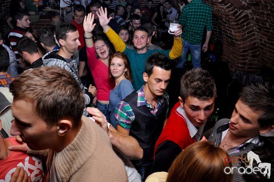 O nouă petrecere studenţească tip NMD,