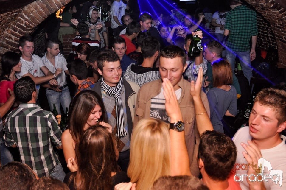 O nouă petrecere studenţească tip NMD,