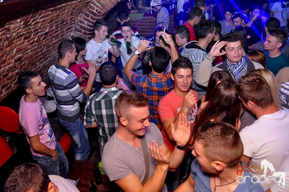 O nouă petrecere studenţească tip NMD,