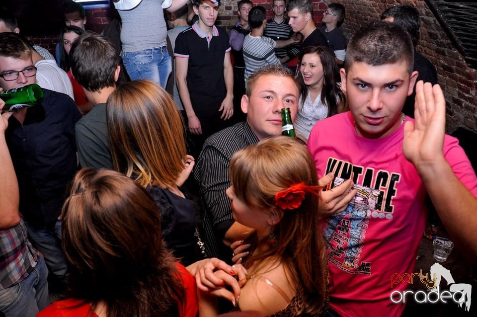 O nouă petrecere studenţească tip NMD,