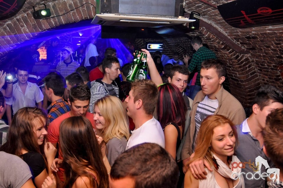 O nouă petrecere studenţească tip NMD,