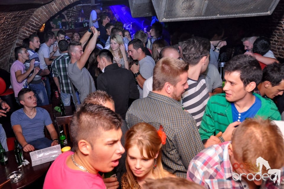 O nouă petrecere studenţească tip NMD,