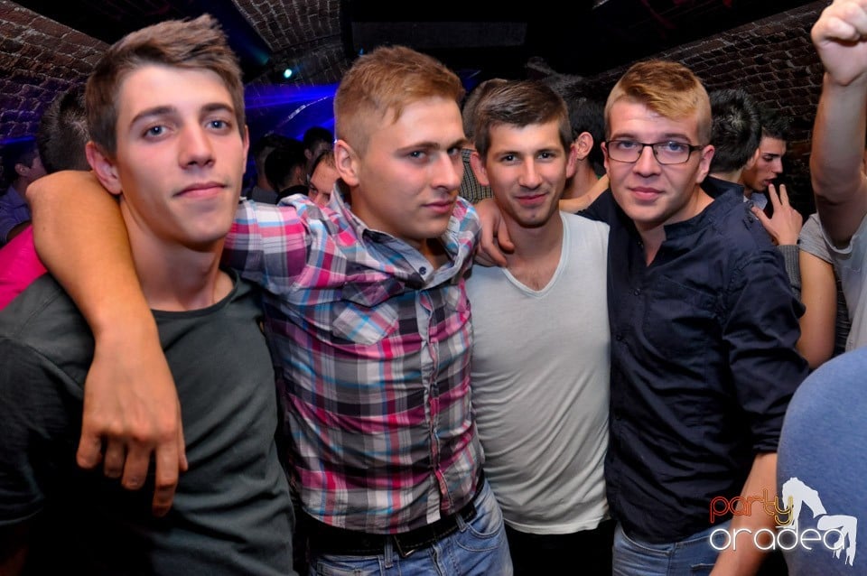 O nouă petrecere studenţească tip NMD,