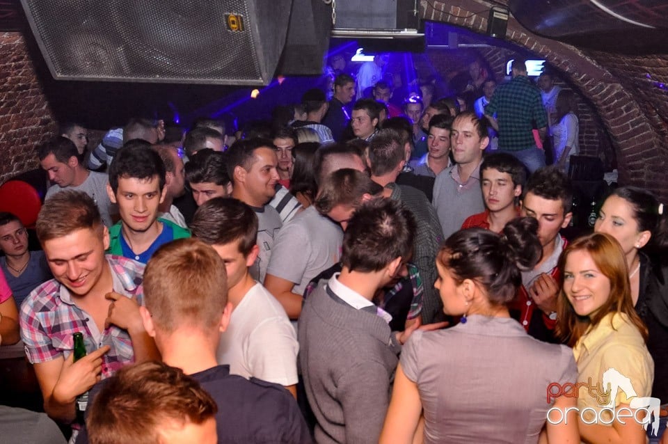 O nouă petrecere studenţească tip NMD,