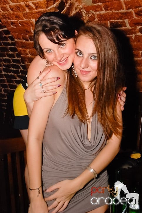 O petrecere incendiară în Club Escape, 