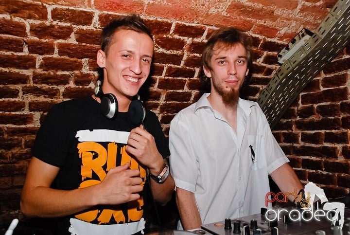 O petrecere incendiară în Club Escape, 