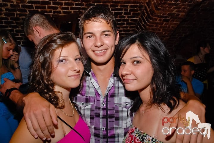 O petrecere incendiară în Club Escape, 