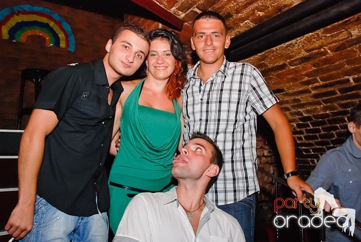 O petrecere incendiară în Club Escape, 